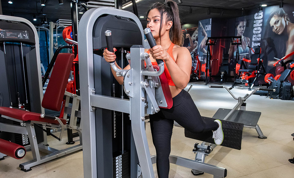 M21022_-_Glute_Machine